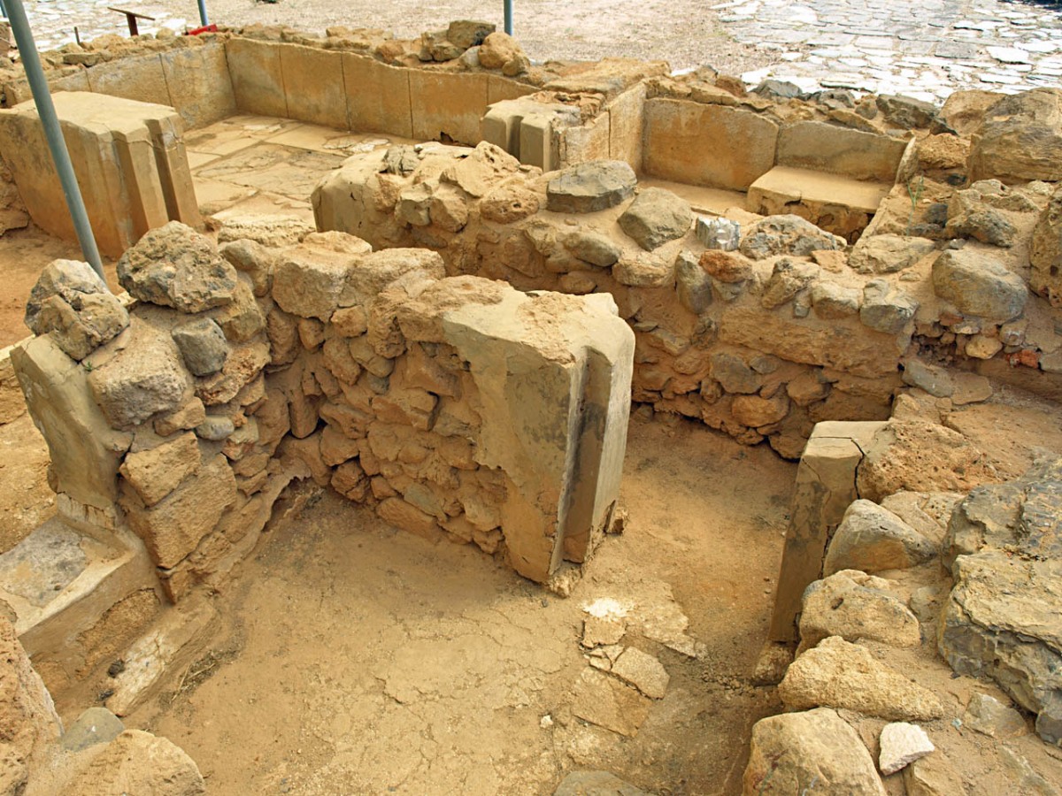 Ερείπια της έπαυλης στο Νίρου Χάνι. 
