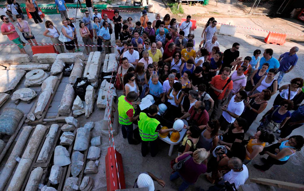 Εκατοντάδες άτομα επισκέφθηκαν το εργοτάξιο του Μετρό Θεσσαλονίκης, στον υπό κατασκευή Σταθμό «Αγία Σοφία», και ξεναγήθηκαν από αρχαιολόγους.