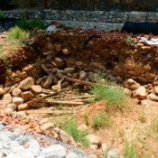 Άγνωστοι κατέστρεψαν στέγαστρο αρχαιολογικού χώρου στη Σκοτίνα