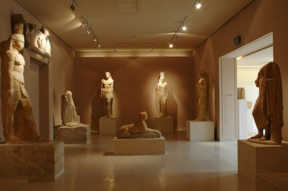 Μουσείο Μαραθώνα, αίθουσα Αιγυπτίων θεοτήτων.
