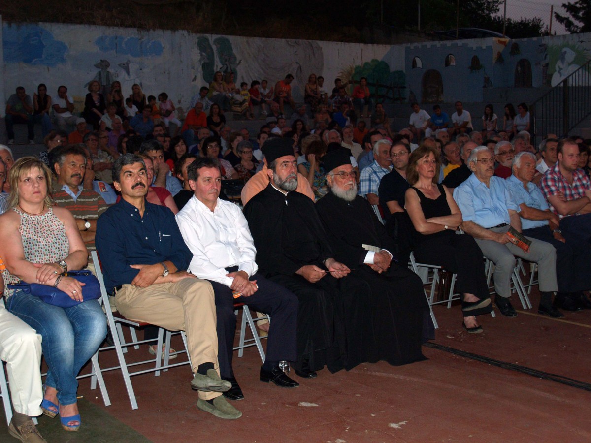 Το κοινό παρακολούθησε τις επιστημονικές ομιλίες για τη Μακρακώμη με αμείωτο ενδιαφέρον.