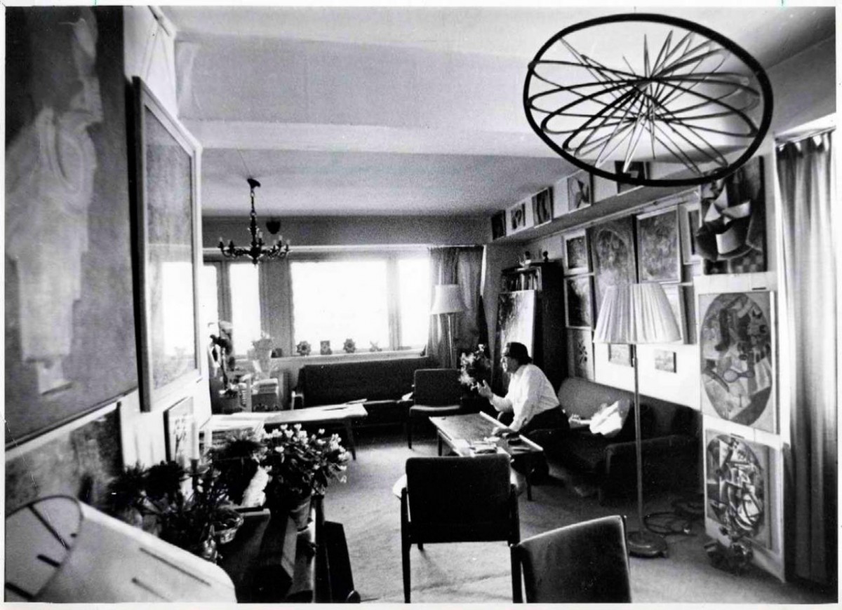 O συλλέκτης Γιώργος Κωστάκης στο διαμέρισμά του στη Μόσχα © Igor Palmin.