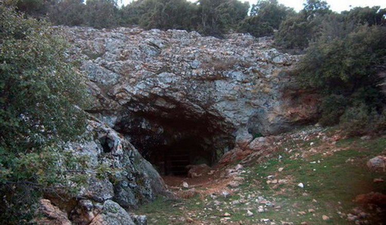 Το σπήλαιο της Μαρώνειας.