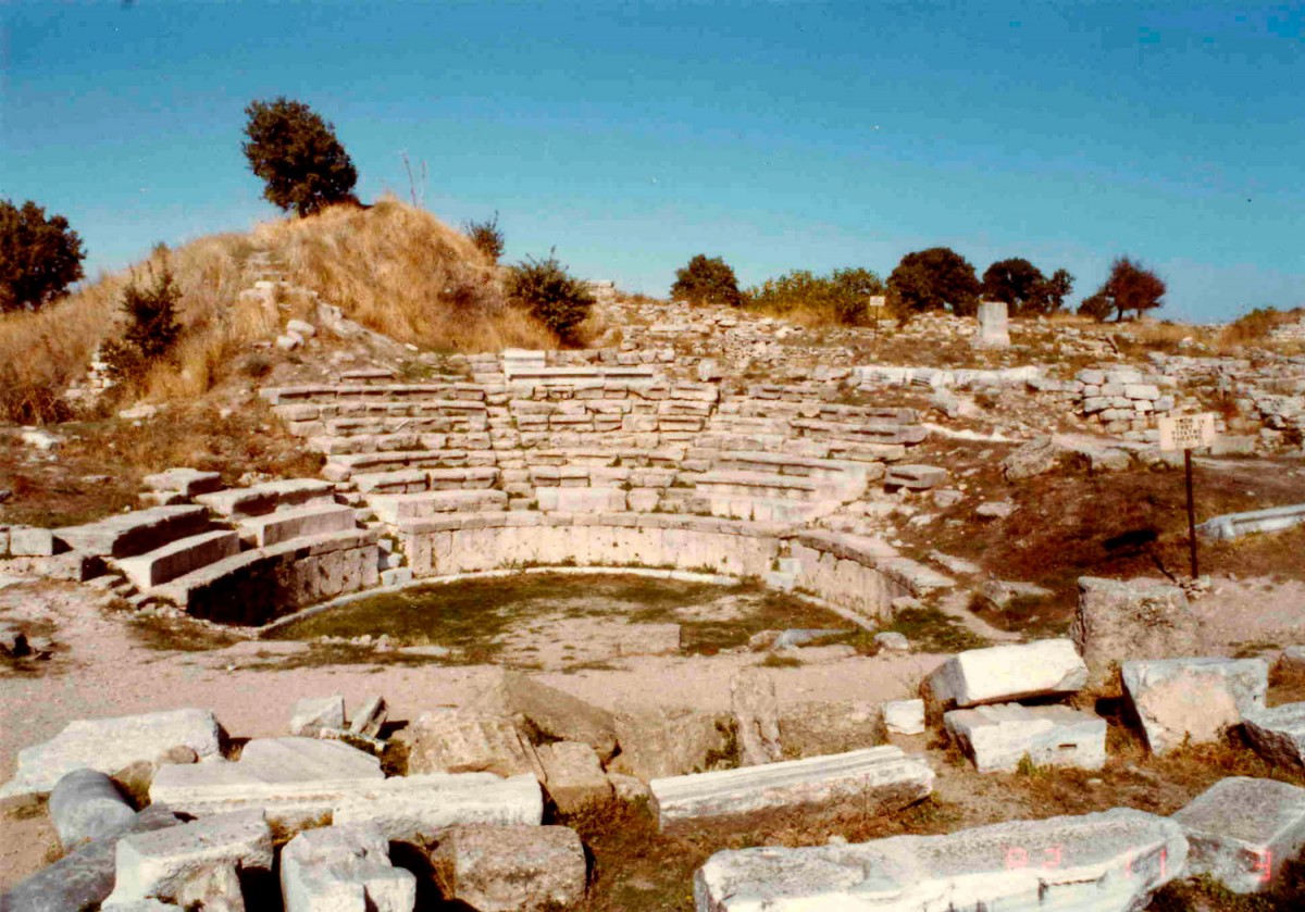 Αμφιθέατρο στον αρχαιολογικό χώρο της Τροίας.