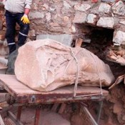 Ακέφαλο γυναικείο άγαλμα αποκαλύφθηκε στη αρχαία Μητρόπολη