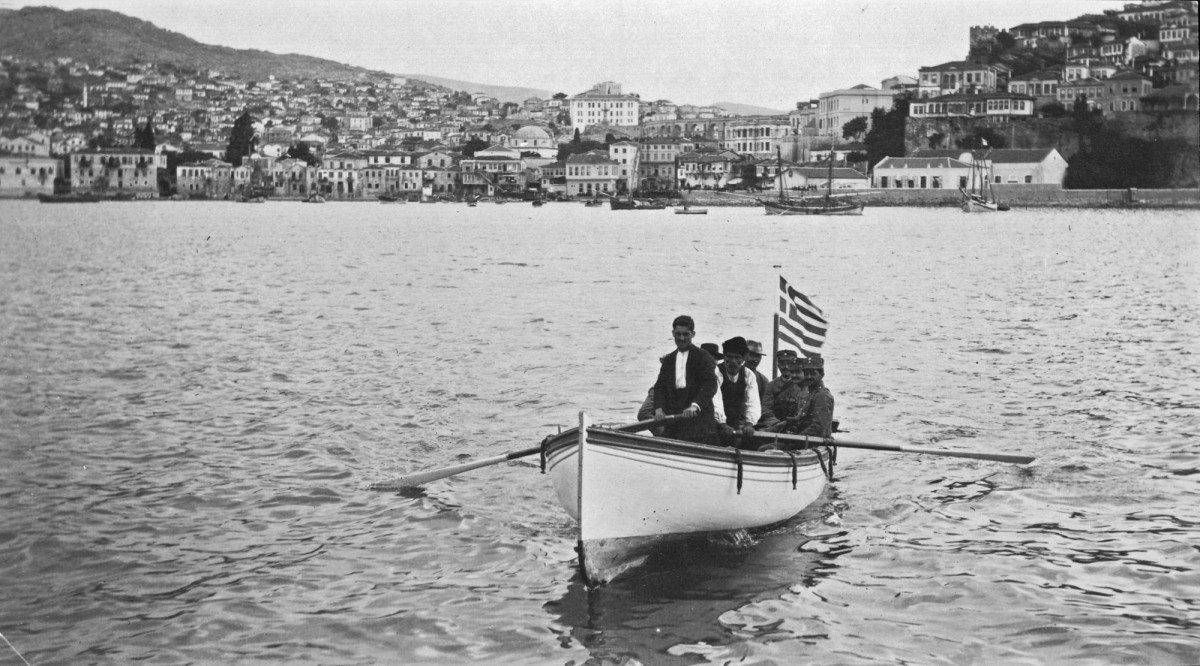 Καβάλα, άποψη της πόλης λίγο μετά την απελευθέρωσή της στις 26 Ιουνίου 1913. Αμερικανική Σχολή Κλασικών Σπουδών στην Αθήνα, Γεννάδειος Βιβλιοθήκη, Αρχείο Στέφανου Δραγούμη.