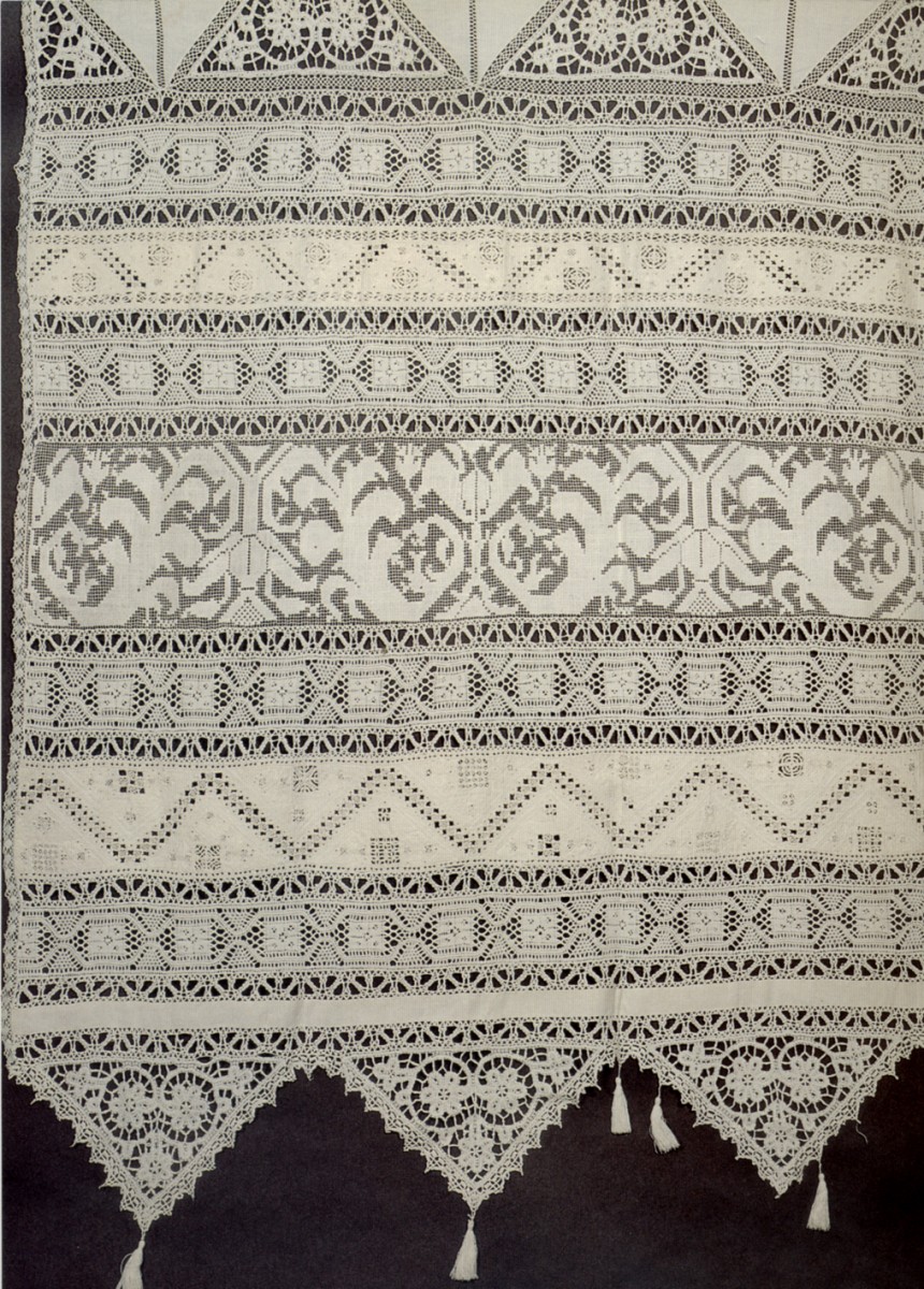 Κουρτίνα, Πελοποννησιακό Λαογραφικό Ίδρυμα “Β. Παπαντωνίου”