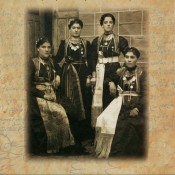 Νικόλαος Δ. Σιώκης, «Ενδυμασία και κοινωνία στην Κλεισούρα Καστοριάς»