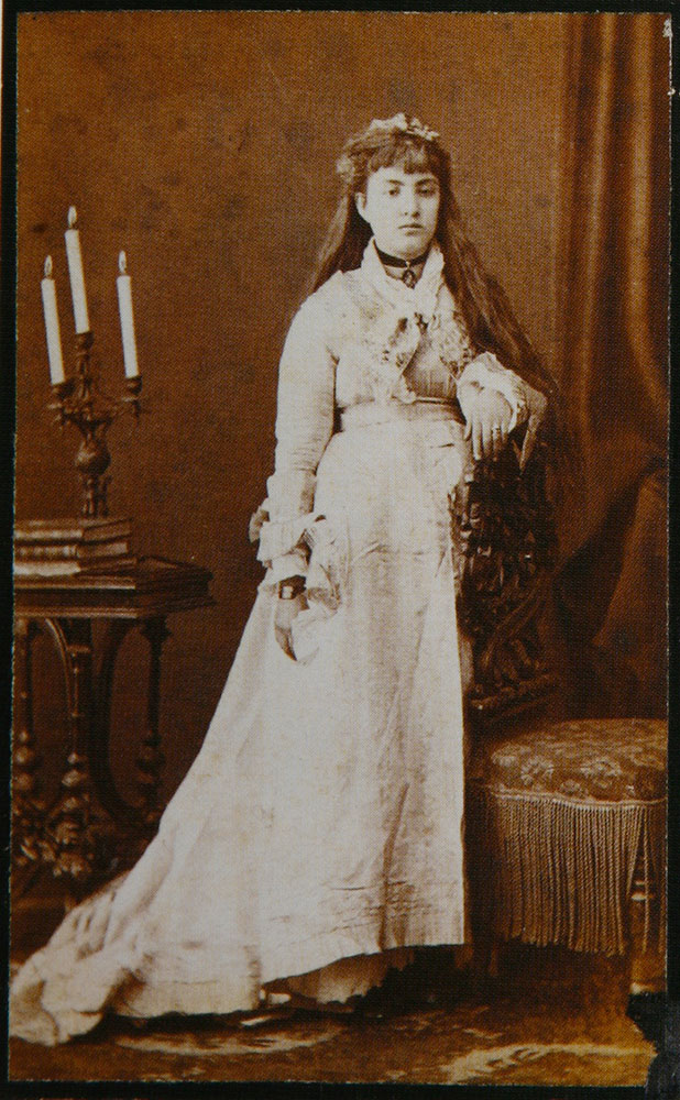 Εικ. 6. Νέο κορίτσι της οικογένειας του Καργόπουλου. Φωτογραφία του Βασίλη Καργόπουλου.