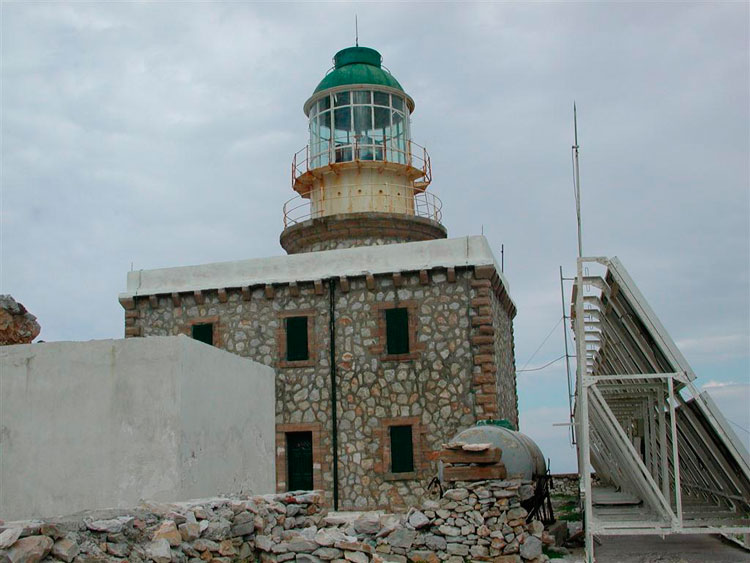 Ο φάρος στο ακρωτήριο Λιθάρι της Σκύρου είναι ο μοναδικός φάρος στην Ελλάδα με διώροφο κτίσμα από κατασκευής του.