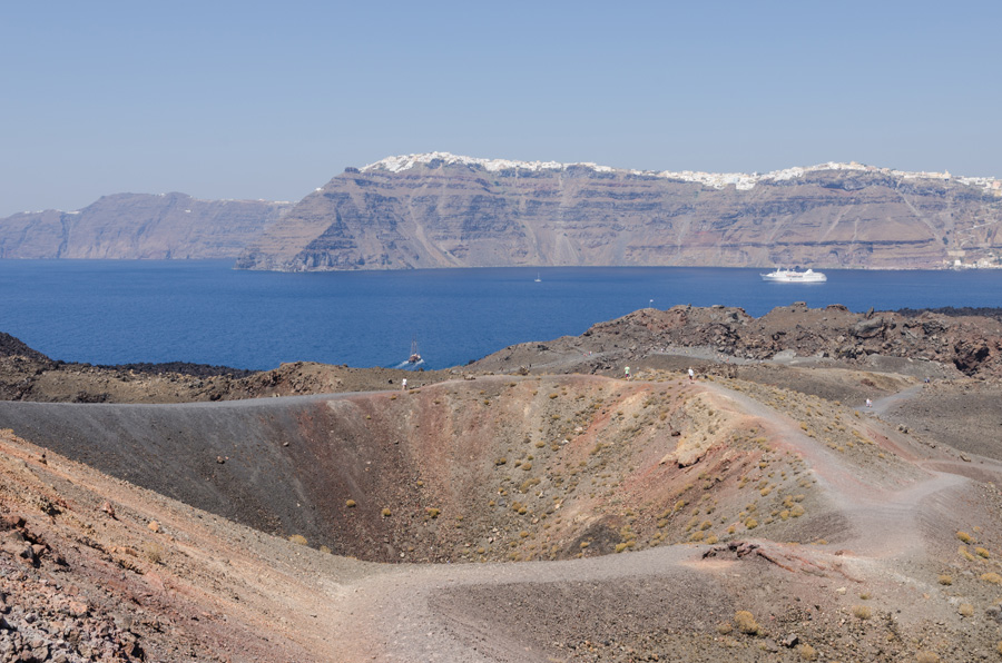 Ο κρατήρας του ηφαιστείου στη Νέα Καμένη