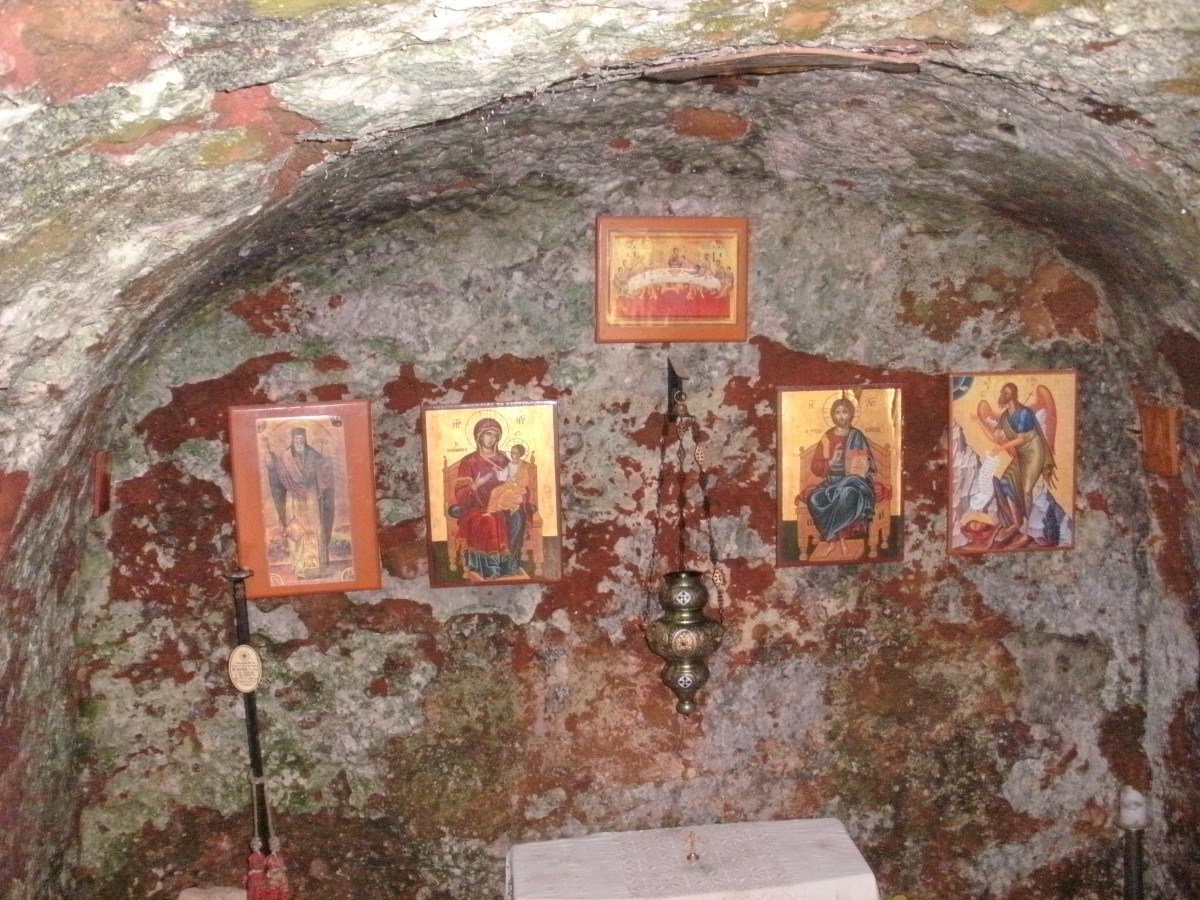 Το σπήλαιο των Ευμενίδων και οι νυμφαίες σκοπιές του ρέματος του Κοκκιναρά στην Κηφισιά.