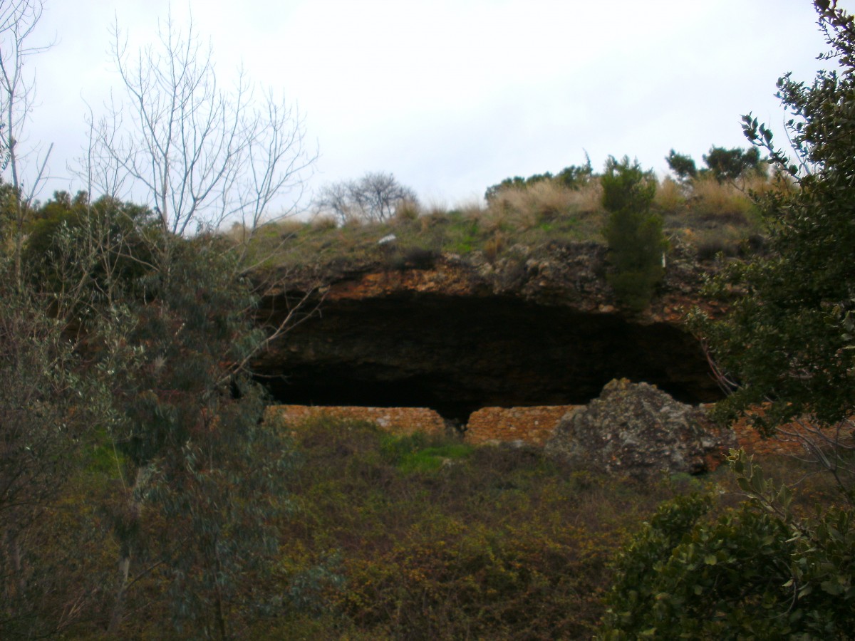 Το σπήλαιο των Ευμενίδων και οι νυμφαίες σκοπιές του ρέματος του Κοκκιναρά στην Κηφισιά.