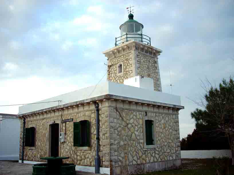 Λάκκα Παξών, Υπηρεσία Φάρων