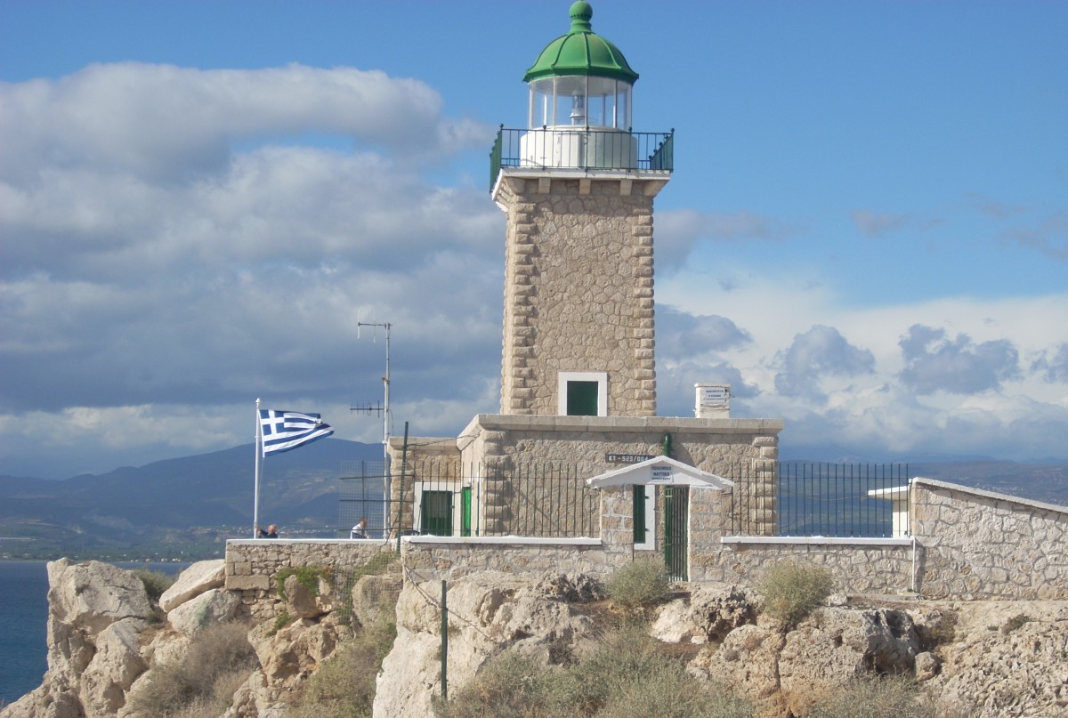 Μελαγκάβι Κορινθίας, Υπηρεσία Φάρων