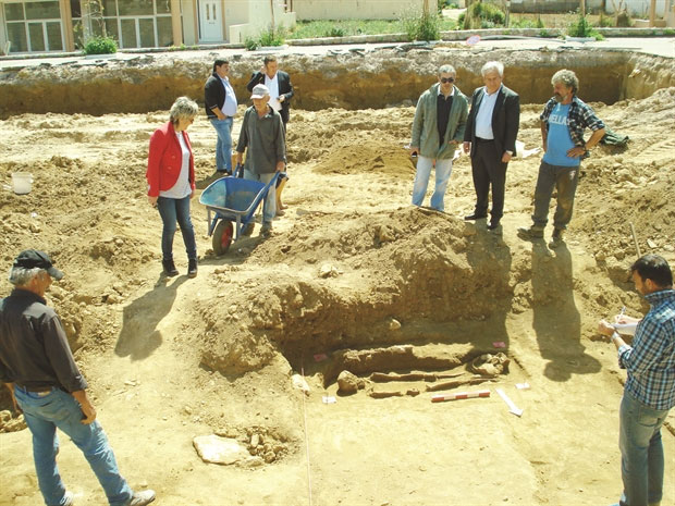 Άποψη της ανασκαφής στο νεκροταφείο της αρχαίας Απολλωνίας (φωτ. «Νέα Κρήτη»).