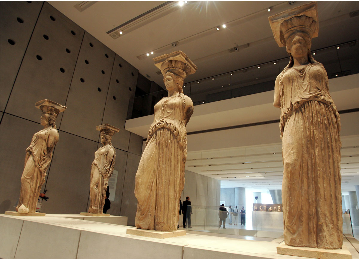 Οι Καρυάτιδες του Ερεχθείου που βρίσκονται στο Μουσείο Ακρόπολης.