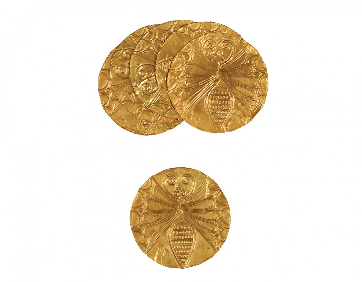 Μυκηναϊκά δισκάρια διακοσμημένα με πεταλούδες. Ο κύκλος της ζωής/ο χρόνος που μεταμορφώνει. 16ος αι. π.Χ. Εθνικό Αρχαιολογικό Μουσείο, Αθήνα.