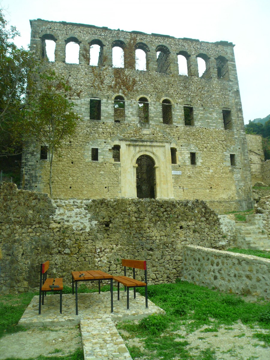 Επισκέψιμα είναι πλέον τα αρχοντικά του Ευάγγελου και του Κωνσταντίνου Ζάππα στο Λάμποβο Αργυροκάστρου (φωτ. ΑΠΕ-ΜΠΕ).