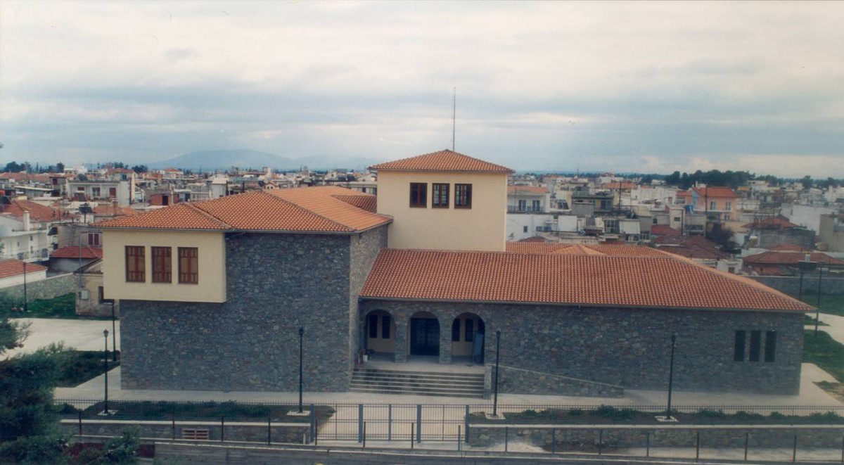 Εξωτερική άποψη του κτιρίου του Λαογραφικού Ιστορικού Μουσείου Λάρισας