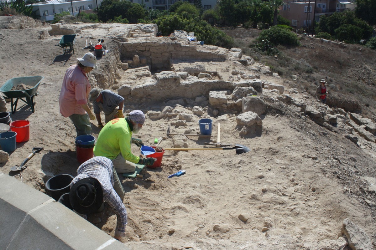 Άποψη της ανασκαφής στο αρχαίο θέατρο της Νέας Πάφου (φωτ. Τμήμα Αρχαιοτήτων Κύπρου).