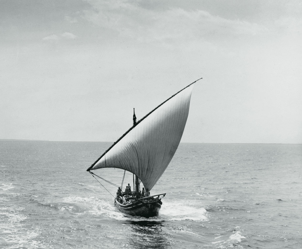 Σκάφος με ένα μεγάλο λατίνι. Άποψη από την πλώρη. ©Αρχείο Fred Boissonnas / Θεματοφύλακας ΜΦΘ.