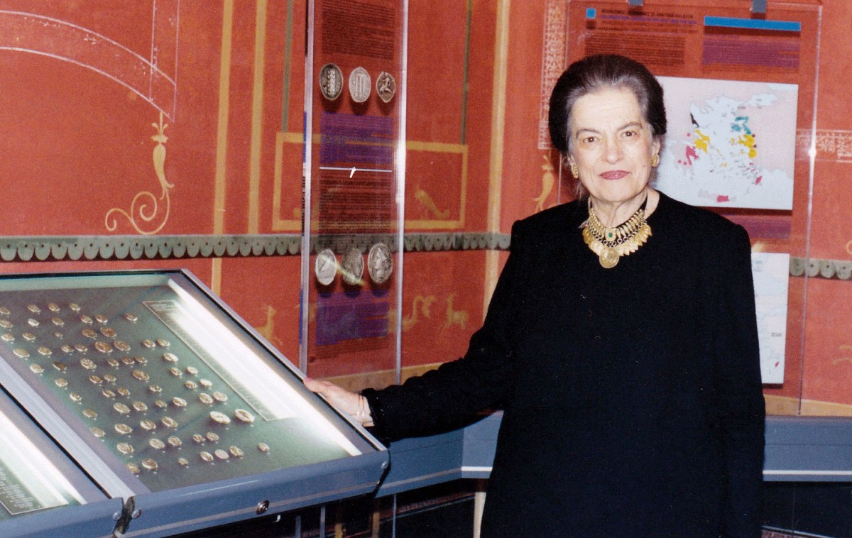 Η Μάντω Οικονομίδου.