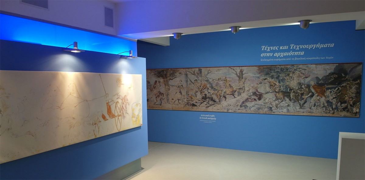 Άποψη της έκθεσης που παρουσιάζεται στο Μορφωτικό Ίδρυμα της Ένωσης Συντακτών Ημερήσιων Εφημερίδων Μακεδονίας-Θράκης.