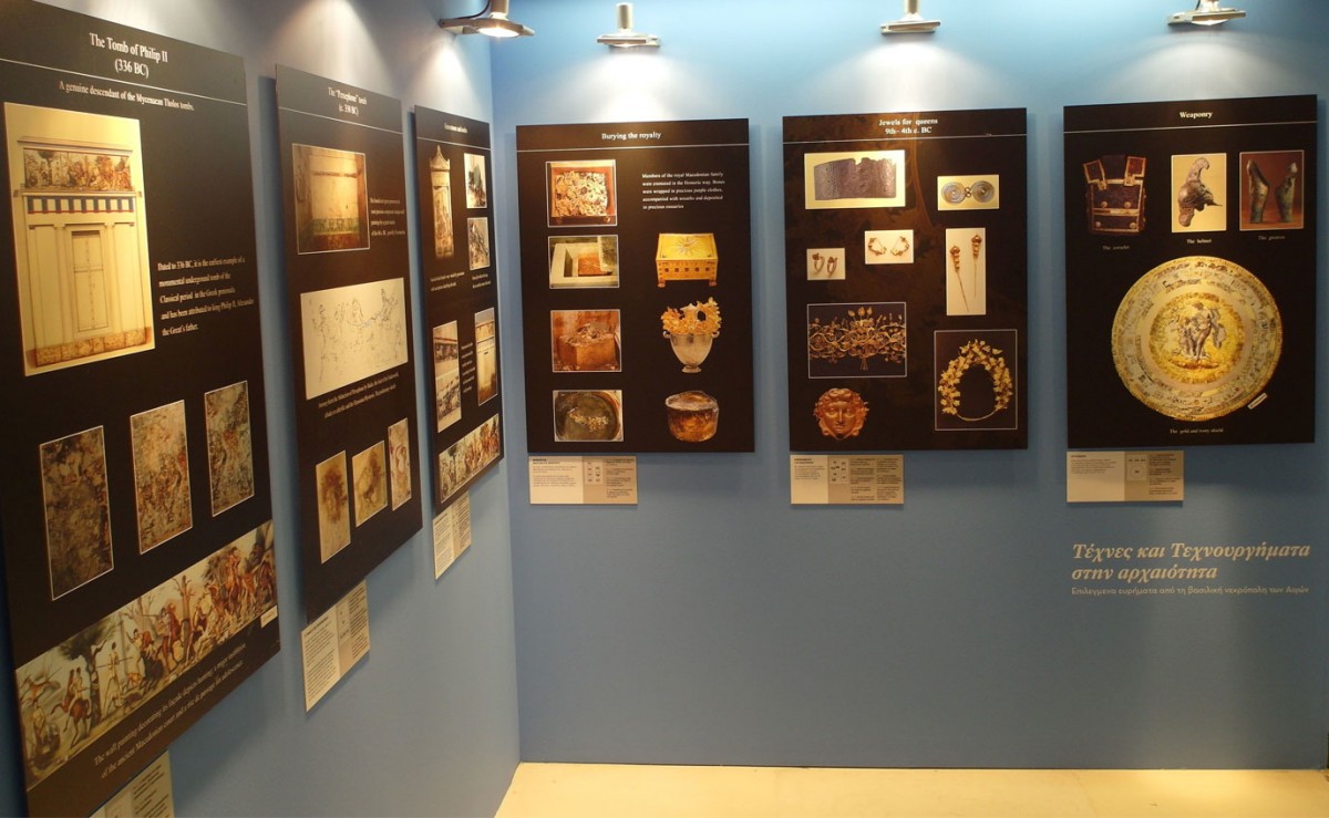 Άποψη της έκθεσης που παρουσιάζεται στο Μορφωτικό Ίδρυμα της Ένωσης Συντακτών Ημερήσιων Εφημερίδων Μακεδονίας-Θράκης.