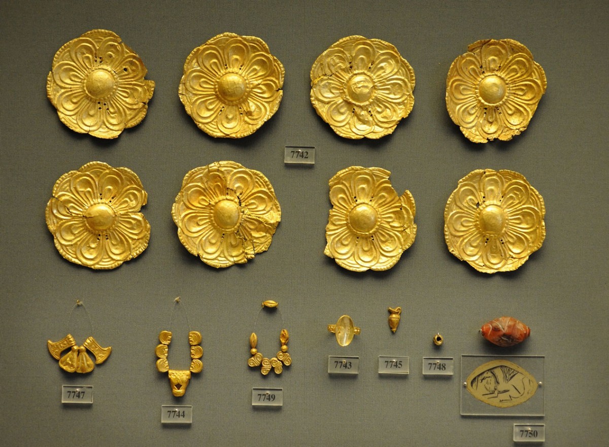 Μυκηναϊκοί θησαυροί από την Αττική στο Εθνικό Αρχαιολογικό Μουσείο.