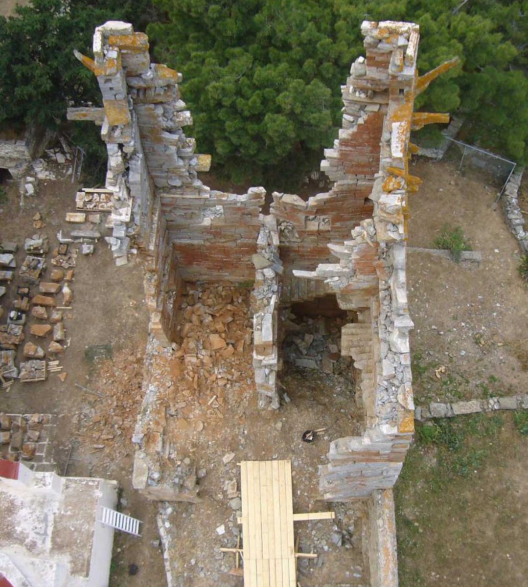 Ο πύργος στην Αγία Μαρίνα Κέας είναι ένας από τους καλύτερα διατηρημένους αυτόνομους τετράγωνους αρχαίους πύργους του 4ου αιώνα π.Χ. 