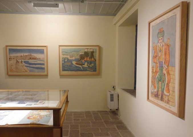 Στο ανακαινισμένο Μουσείο Θεόφιλου στη Βαρειά Λέσβου επανεκτίθενται συντηρημένα και σε νέες κορνίζες μουσειακών προδιαγραφών 23 έργα του Θεόφιλου Χατζημιχαήλ (φωτ. ΥΠΟΠΑΙΘ).