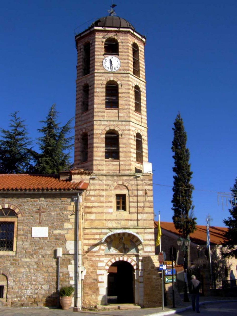 Το Κωδωνοστάσιο του ναού του Αγίου Στεφάνου, στην Αρναία. 