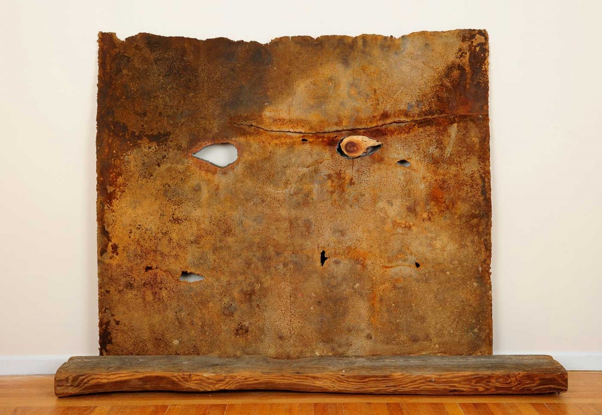 «Perception» έργο της Hijo Nam, 2015. 68x54x10 εκ., χαλύβδινο έλασμα, ξύλο, σύρμα (φωτ. Χριστόφορος Δουλγέρης).