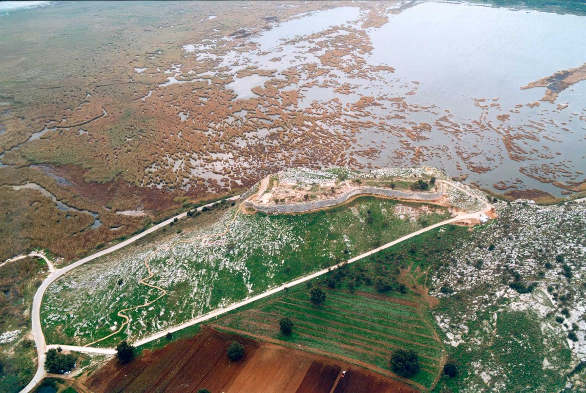 Άποψη του αρχαιολογικού χώρου του Τείχους Δυμαίων (φωτ. Εφορεία Αρχαιοτήτων Αχαΐας).