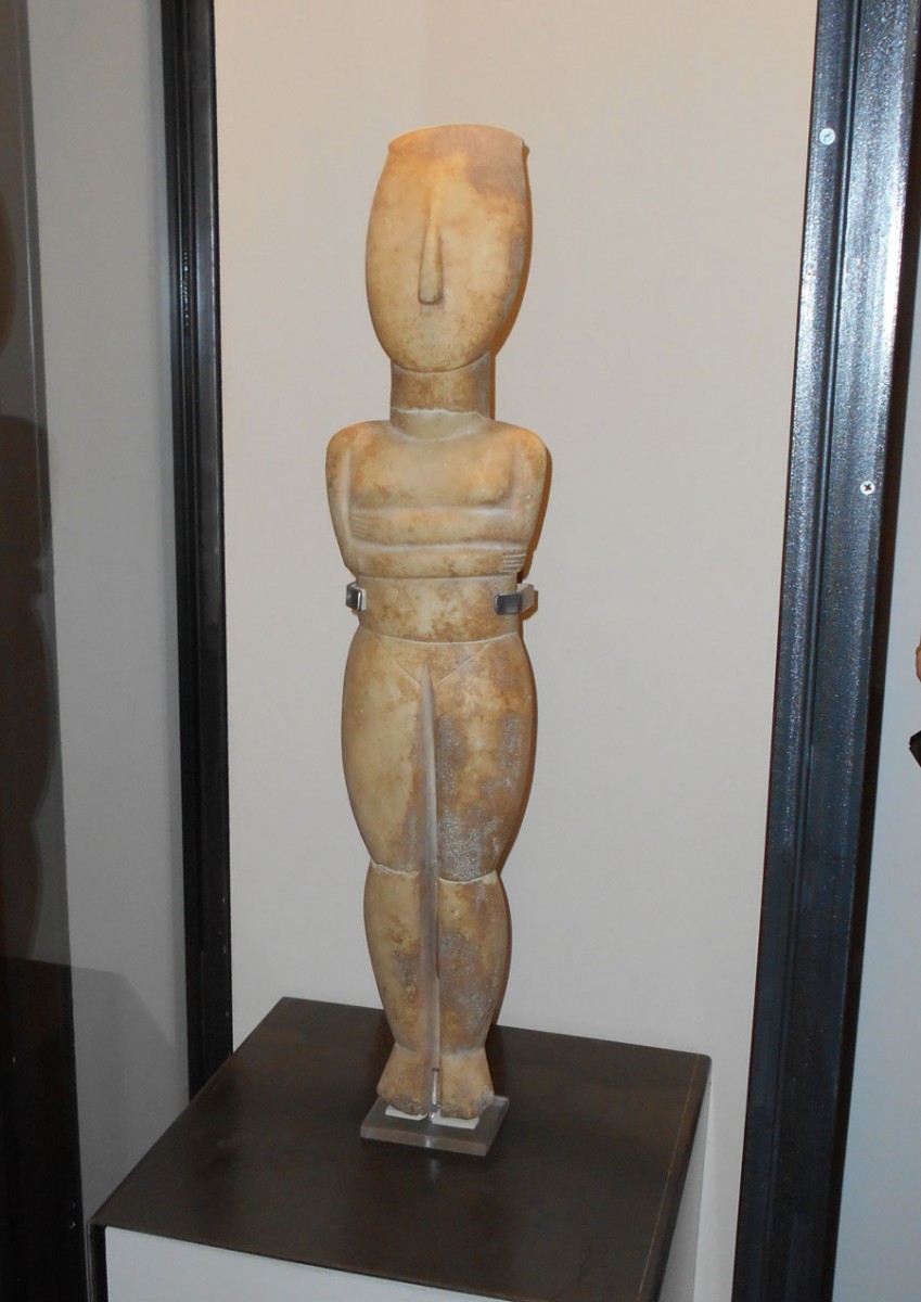 Το ειδώλιο τύπου Σπεδού επιλέχθηκε ως ταυτότητα της έκθεσης.