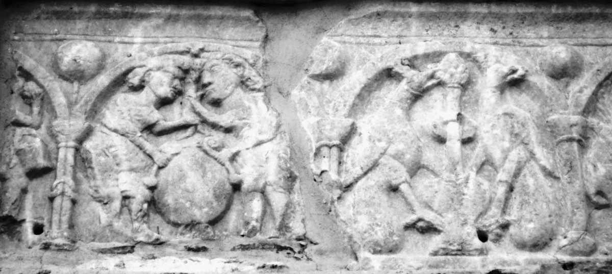 Tμήμα ανάγλυφης πλάκας διαιρεμένης σε δύο συνανήκοντα τεμάχια, από το Ωρολόγι της Εύβοιας.