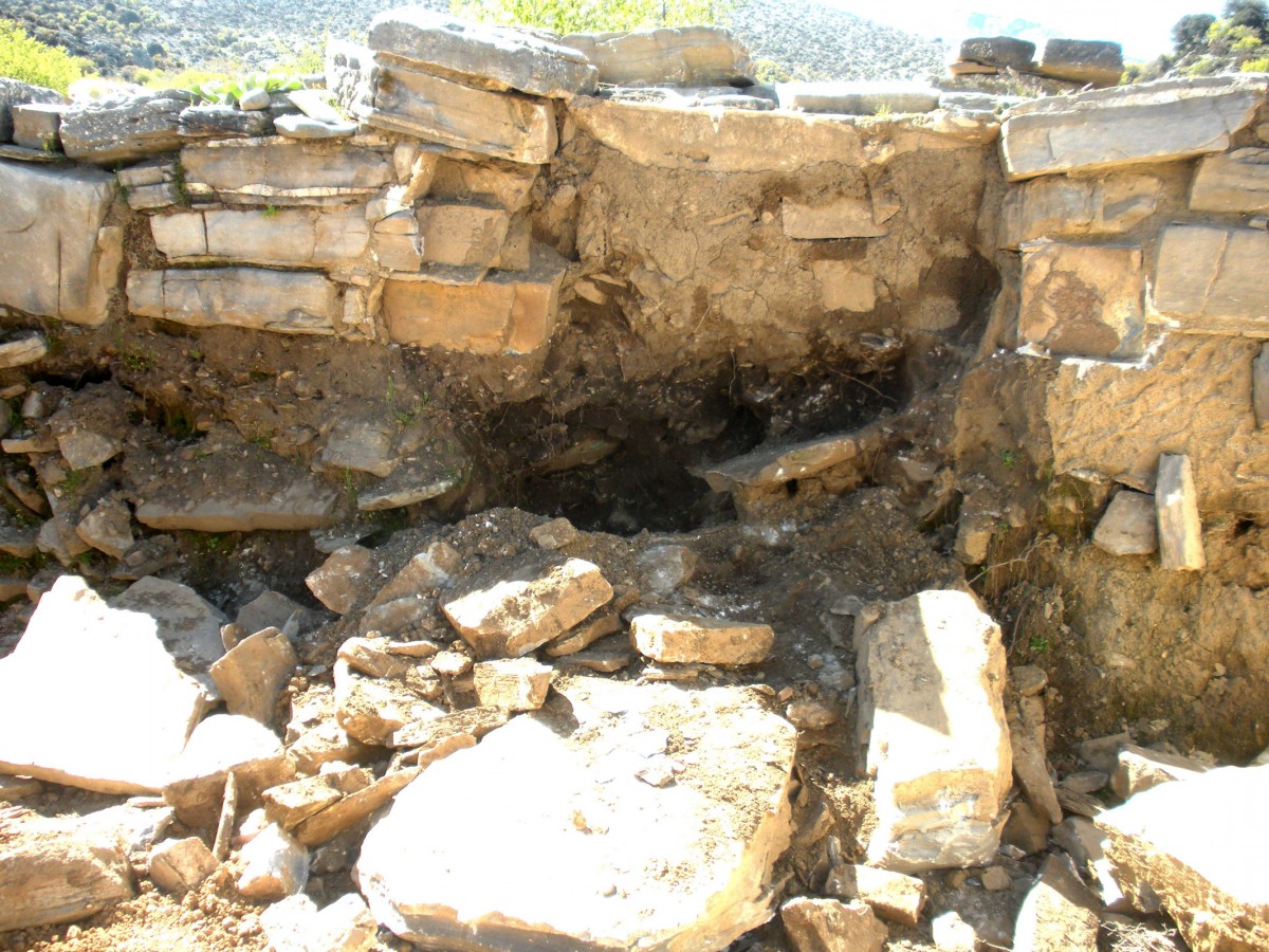 Εικόνα καταστροφής μετά τη δράση λαθρανασκαφέων στην Αρχαία Ζώμινθο (φωτ. Υπουργείο Πολιτισμού, Παιδείας και Θρησκευμάτων).