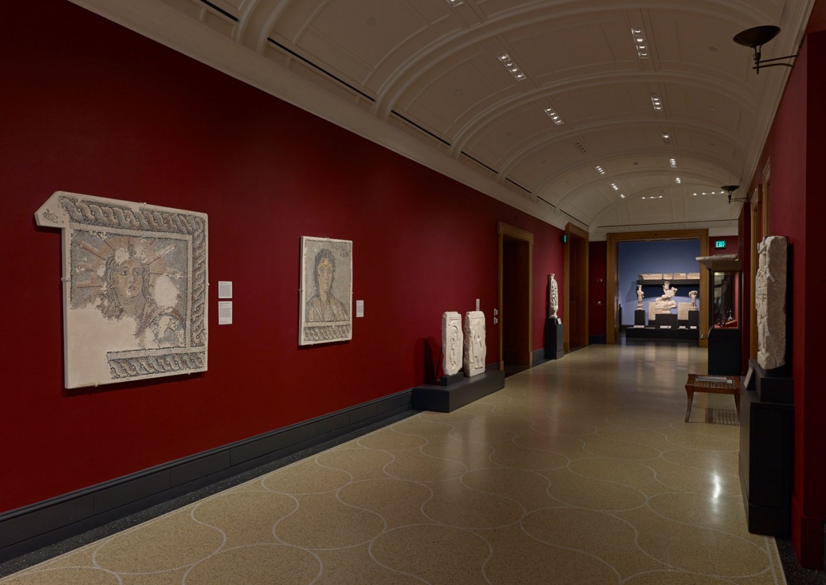 Άποψη της έκθεσης στη Villa του J.P. Getty Museum, στο Λος Άντζελες (φωτ. Μουσείο Μπενάκη).