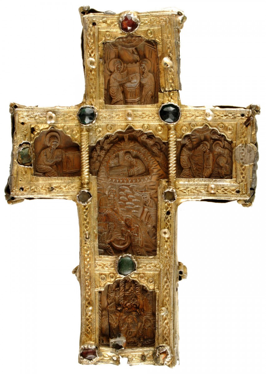 Εικ. 18. Σταυρός (αρ. ευρ.: 2857), Δωρεά Βαλαδώρου. Μετά την ολοκλήρωση των εργασιών συντήρησης (φωτ. Μουσείο Μπενάκη).