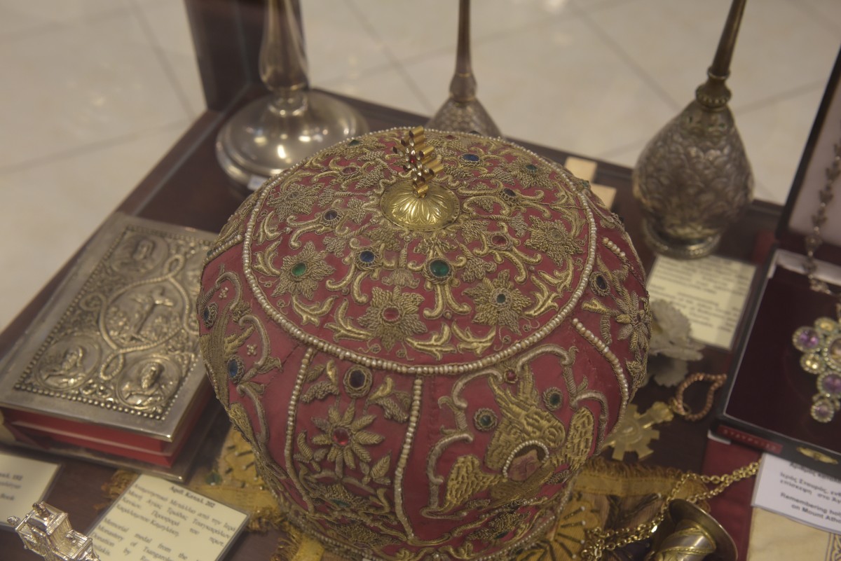 Αρχιερατική μίτρα του Μαχαιριώτη_1, Εκκλησιαστικό Μουσείο Ρεθύμνου