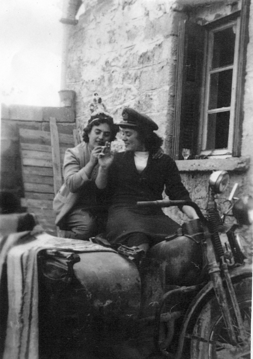 Εικ. 14. Καθημερινές στιγμές. Υφαντουργείο Χατζηασλάνη, 1956.