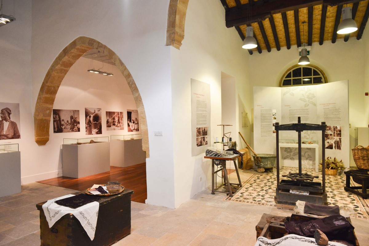 Τα σταμπωτά μαντήλια και ο τελευταίος μαντηλάρης