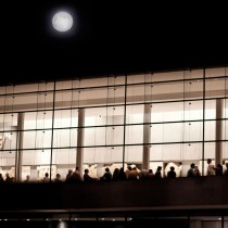Πλήθος κόσμου απόλαυσε την Πανσέληνο στο Μουσείο Ακρόπολης