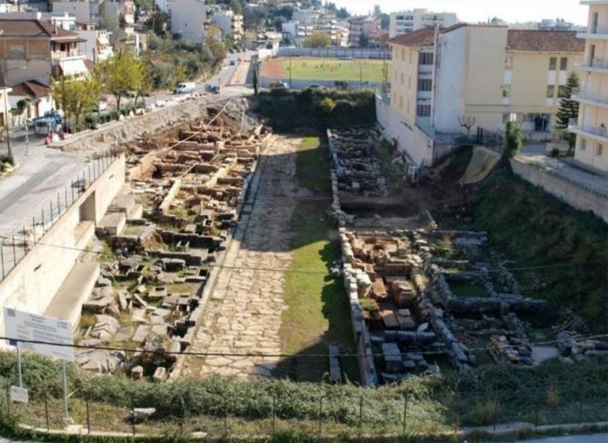 Άποψη τμήματος της Δυτικής Νεκρόπολης Αμβρακίας από ΒΔ (φωτ. Εφορεία Αρχαιοτήτων Άρτας).