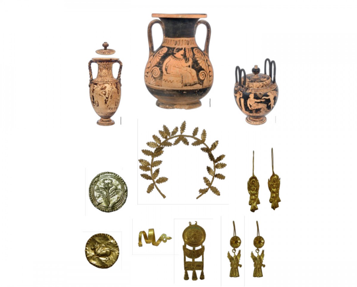 Δυτική Νεκρόπολη Αμβρακίας. Τεφροδόχο αγγείο και κτερίσματα (αμφορίσκος, γαμικός λέβης, χρυσό στεφάνι, δανάκες και κοσμήματα). Φωτ. Εφορεία Αρχαιοτήτων Άρτας.