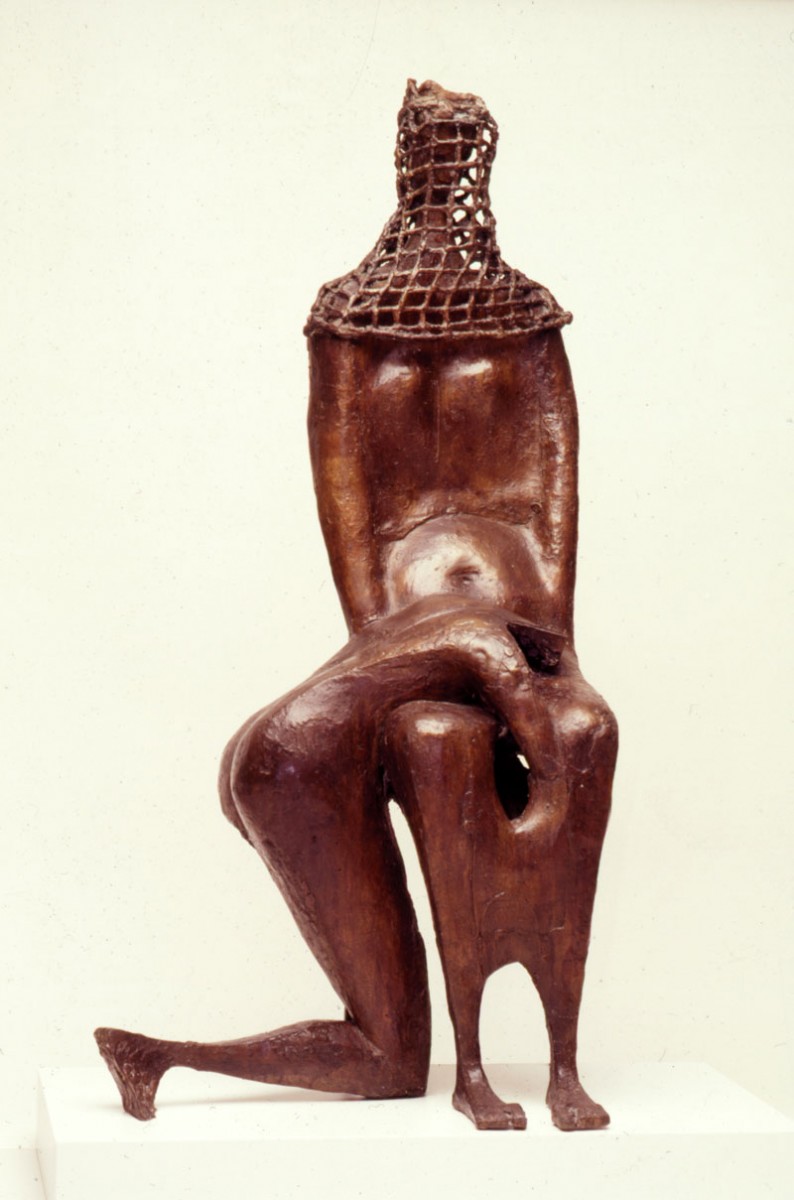  Χρήστος Καπράλος, «Πιετά», 1978, Ορείχαλκος, 129x67x52 εκ. (1/5).