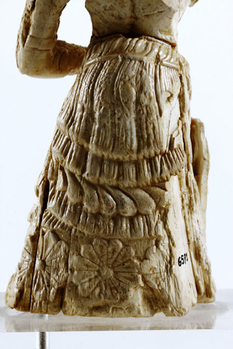 Λεπτομέρεια από τη διακόσμηση της φούστας (φωτ.: Παντελής Φελέρης /Φωτογραφικό Αρχείο ΕΑΜ).