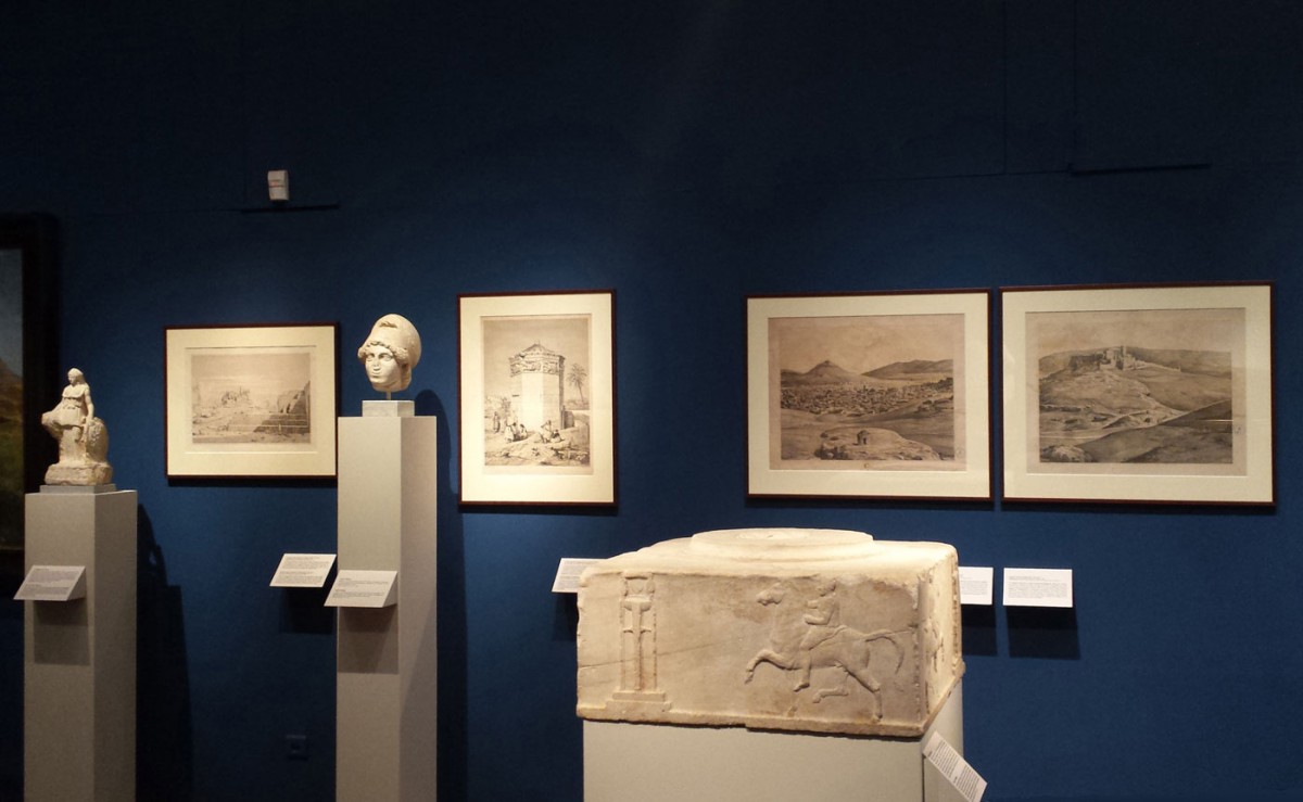 Άποψη της περιοδικής έκθεσης «Ένα όνειρο ανάμεσα σε υπέροχα ερείπια… Περίπατος στην Αθήνα των περιηγητών, 17ος-19ος αιώνας» όπου διακρίνονται τα έργα του Στάντεμαν.