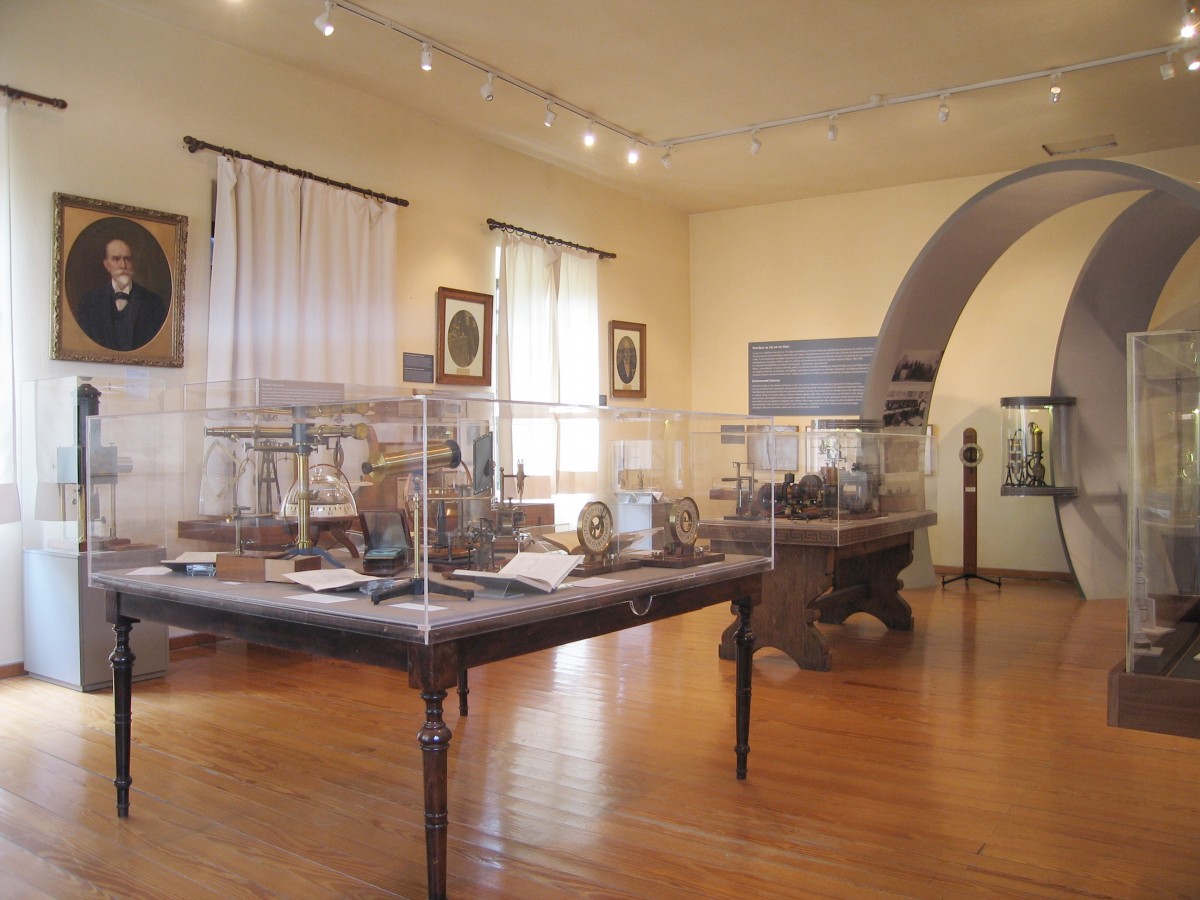 Αίθουσα επιστημονικών οργάνων, Μουσείο Ιστορίας του Πανεπιστημίου Αθηνών